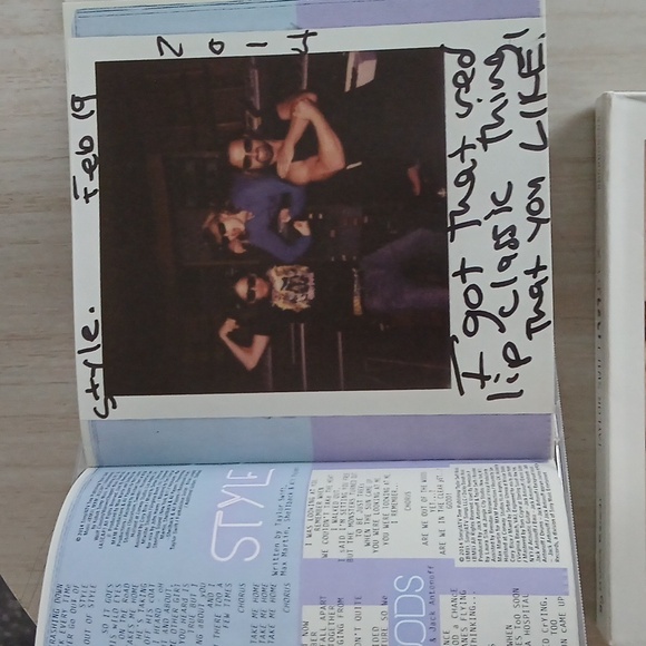 Offical TAYLOR SWIFT 1989 Deluxe CD - 13 Polaroids 1989 Deluxe Edition CD - Picture 10 of 16